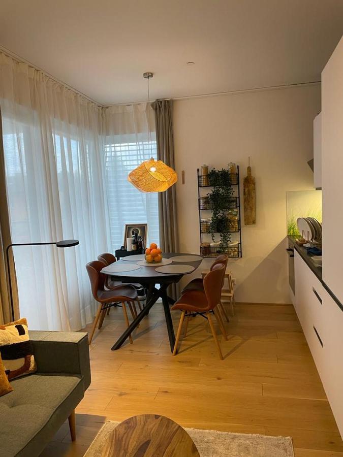 Nikolas Linz Extérieur photo